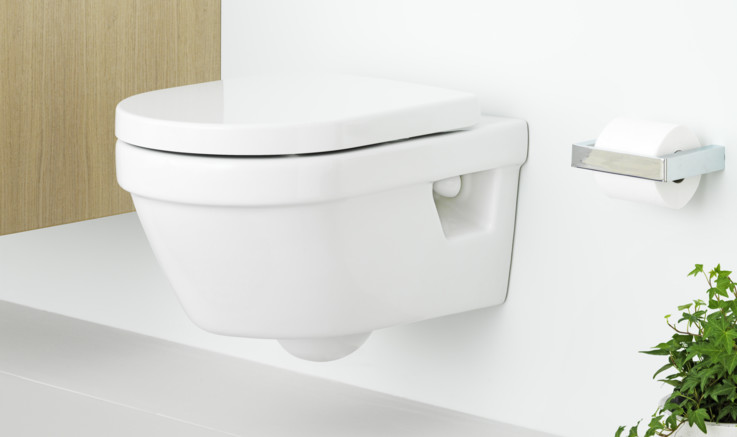Vägghängd toalett med Hygienic Flush
