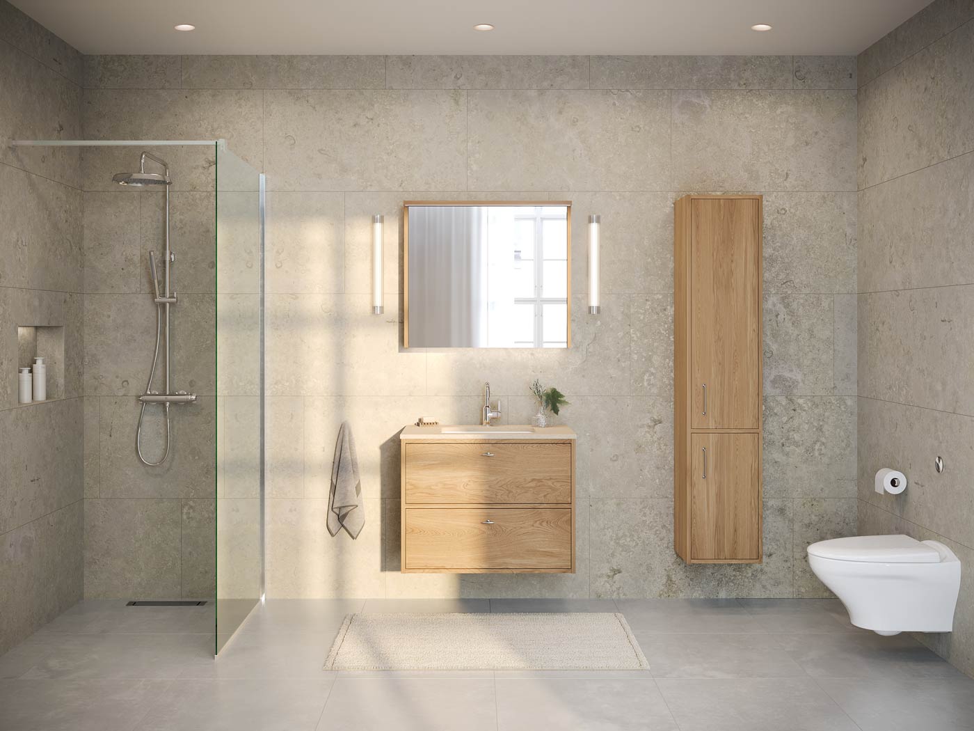 Baderomsmøbel Ducentic i lys eik med god oppbevaringsplass i både kommode, speilskap og høyskap. Lysegrå flislagte vegger og hvitt badekar med kloføtter.