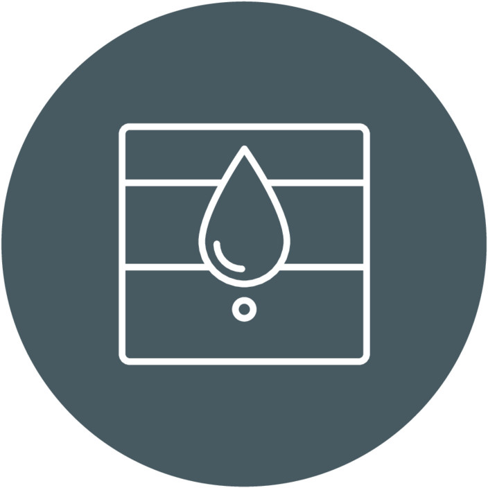 Træmaterialet i gustavsbergs badeværelsesmøbler er udviklet og testet til lang holdbarhed i varme og fugtige badeværelsesmiljøer. Smart formgivning – fx håndvaskens fremspring på vores skabe – beskytter mod vandspild og eliminerer unødige fugtfælder.
